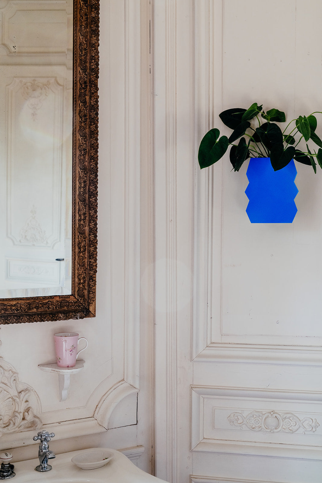 ZIGZAG Vase Mural Object | Blue