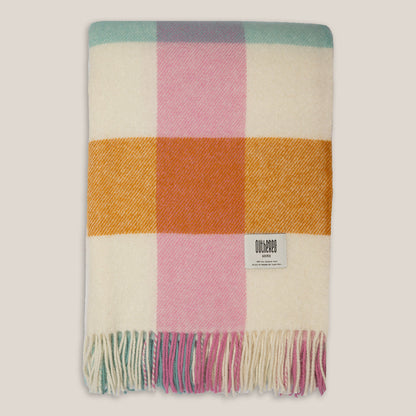 Close-up of a textured wool blanket showing the multicolor, from the RUIMTE collection.