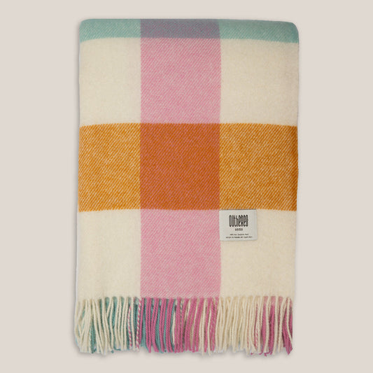 Close-up of a textured wool blanket showing the multicolor, from the RUIMTE collection.